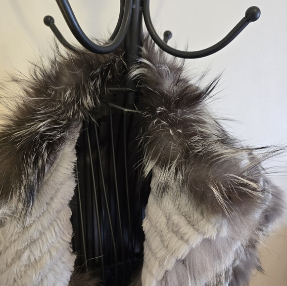 100%  SILVER FUR  VEST  With Rabbit Fur trimming - Picture 7 of 11